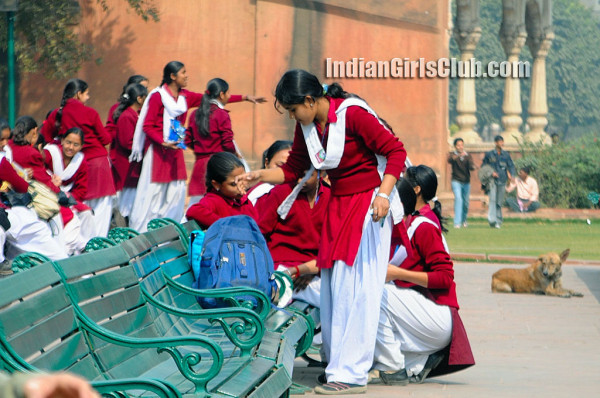 chennai school girls pics at ooty tour