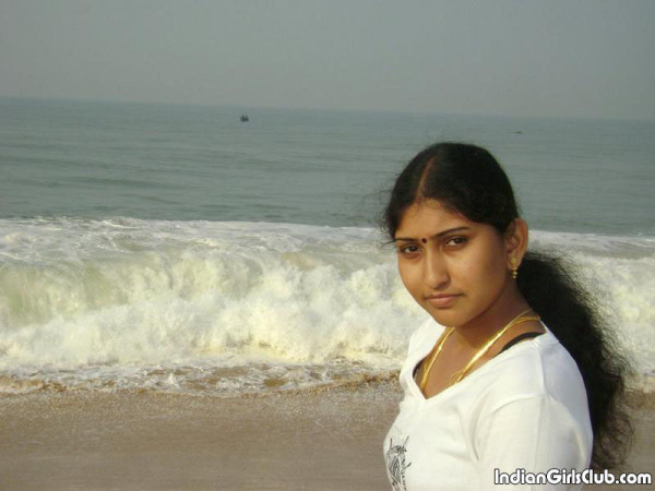 south indian aunty at chennai marina beach