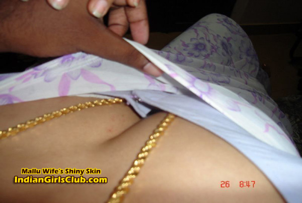 cleavage mallu wife