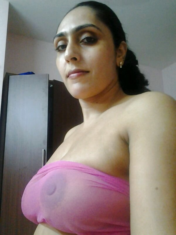 Amateur Indian Bhabhi Juicy Boobs