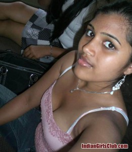 hot nri desi girls cleavage pics