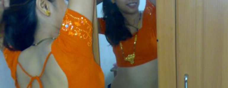 aunty in front of mirror hot 1