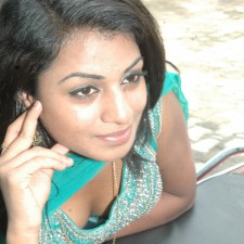 Indian Girls Cleavage 1