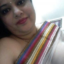 Mumbai Amateur Indian Beautiful Bhabhi Nude 2