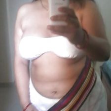 Mumbai Amateur Indian Beautiful Bhabhi Nude 6