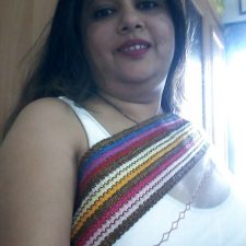 Mumbai Amateur Indian Beautiful Bhabhi Nude 8