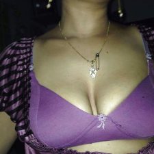 Sexy Indian Bhabhi Cleavage Photos 3