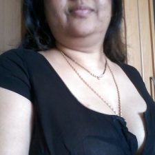 Indian Bhabhi Getting Naked Bedroom Pics 4