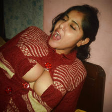 Horny Indian Bhabhi Raveena Sex Photos