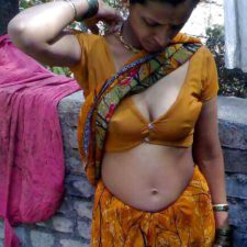 Indian Aunty Outdoor Nude Photos