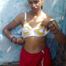 Indian Aunty Outdoor Nude Photos