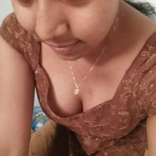 Cute Indian Teen Babe Cleavage Photos