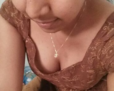 Cute Indian Teen Babe Cleavage Photos