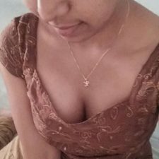 Cute Indian Teen Babe Cleavage Photos