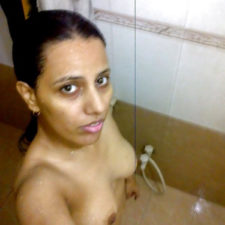 Indian Porn Sexy Babe Filmed Naked Taking Shower