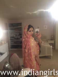 British Indian Bhabhi Taking Nude Selfie