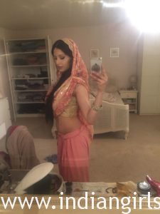 British Indian Bhabhi Taking Nude Selfie