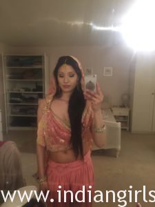 British Indian Bhabhi Taking Nude Selfie