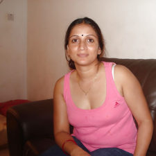 Indian Bhabhi Padma Erotic Bedroom Photos