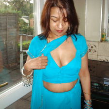 Wild Mature Indian Bhabhi Boobs Pussy Photos