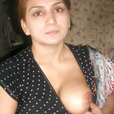 Real Amateur Indian Aunty Showing Big Juicy Boobs