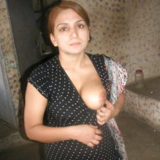 Real Amateur Indian Aunty Showing Big Juicy Boobs