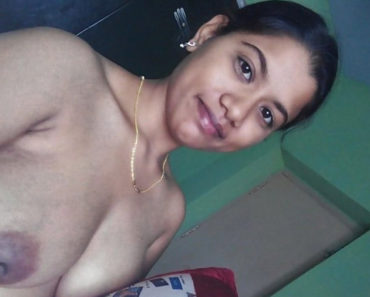 Big Boob Housewife From Bihar Taking Her Nude Photos