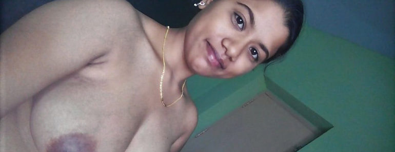 Big Boob Housewife From Bihar Taking Her Nude Photos