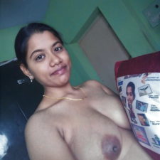 Big Boob Housewife From Bihar Taking Her Nude Photos