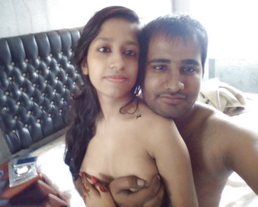 Real Amateur Indian Couple XXX Filmed Naked