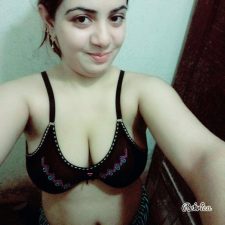 Pakistani Bhabhi Filming Her Naked Porn Photos