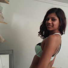 Dark Skin Srilankan Porn Babe Exposing Juicy Tits