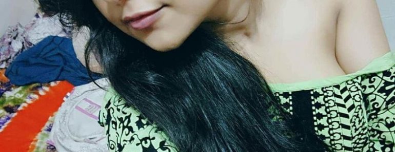 Indian Sex Chat With Beautiful Hot Babe Sitting Naked