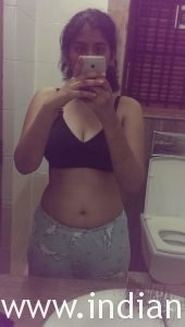 Sexy Tamil College Girl Urmila Taking Nude Pics