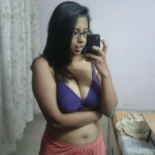 Big Boob Hot Desi Babe Anushka Taking Her Nude Photos