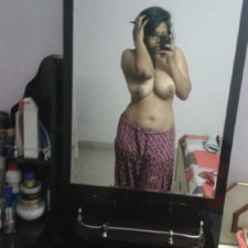 Big Boob Hot Desi Babe Anushka Taking Her Nude Photos