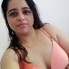 Desi Big Boob Bhabhi Anjali Bathroom Nude Photos