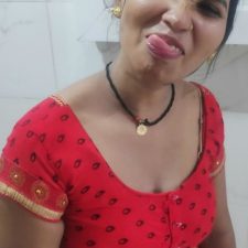 Indian Village Bhabhi Exposing Hairy Pussy