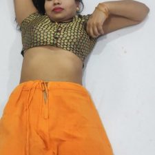 Indian Village Bhabhi Exposing Hairy Pussy