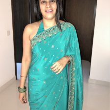 Mature Doodhwali Indian MILF Bhabhi Sangeeta