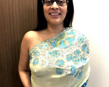 Mature Doodhwali Indian MILF Bhabhi Sangeeta