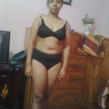 Mature Doodhwali Desi Bhabhi Naked In Bedroom