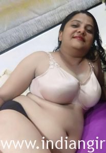 Indian MILF Sex Big Ass Horny Bhabhi Filmed Naked