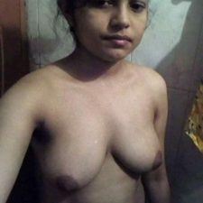 Desi Hot Girlfriend Filmed Nude Inside Bathroom