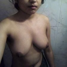 Desi Hot Girlfriend Filmed Nude Inside Bathroom