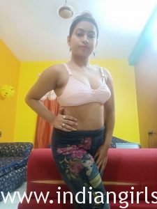 Desi Bengali College Girl Moumi Homemade Sex