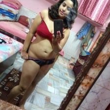 Young Desi Indian Bhabhi Nude Giving Blowjob