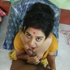 Mature Indian MILF Bhabhi Outdoor Sex