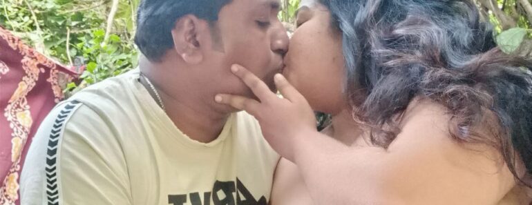 Mature Indian MILF Bhabhi Outdoor Sex