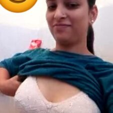 Hot Desi Aunty Revealing Her Hairy Indian Pussy